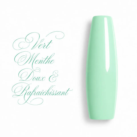 Capsule d’ongle ballerine vert menthe doux et rafraîchissant, finition brillante – vernis gel UV/LED semi-permanent Beauty Distribution.
