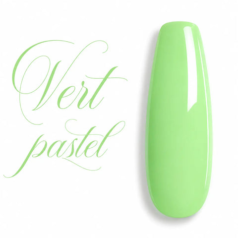 Capsule d’ongle ballerine longue couleur vert pastel, finition ultra brillante et glossy, nuancier professionnel de vernis semi-permanent et gel UV.