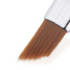 La pointe bisautee du pinceau angled-liner-206 de jessup permet une application précise de maquillage comme l'eyeliner